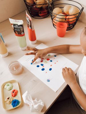 Kids : activité peinture pour assurer la continuité pédagogique