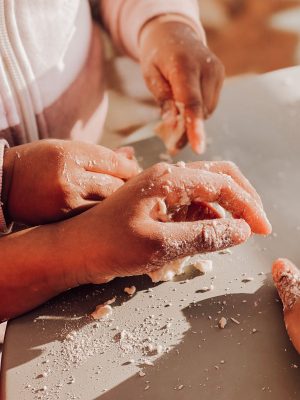Kids : Recette ultra simple de la pâte à sel maison, activité à faire avec les enfants